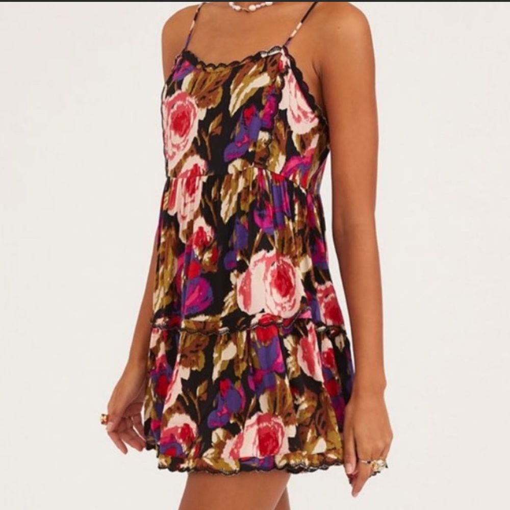 NWT Urban Outfitters S Hanna Tiered Scallop Dress